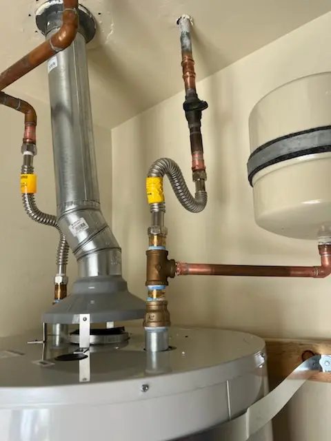 Water heater installation and plumbing repair in Duclay